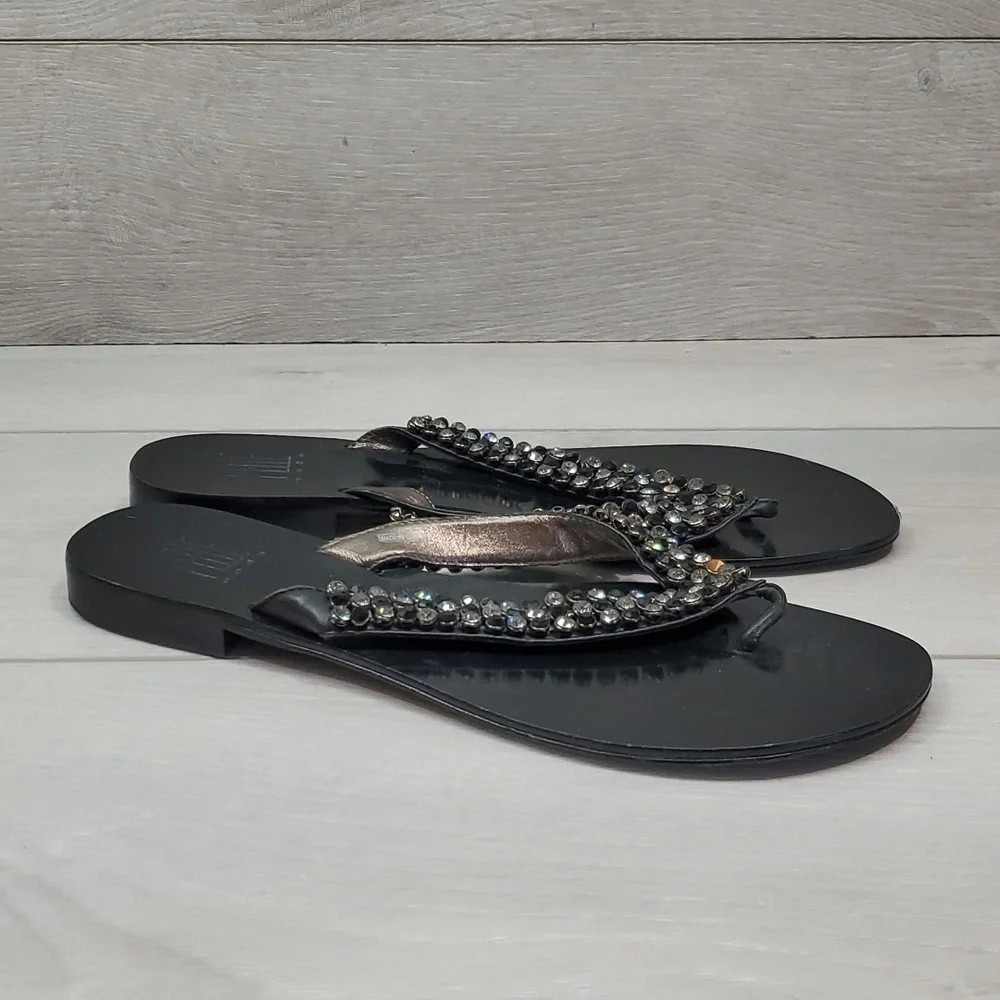 Pelle Moda Womens Rhinestone Strap Thong Sandals Flats Flip flop shoes sz 9M
